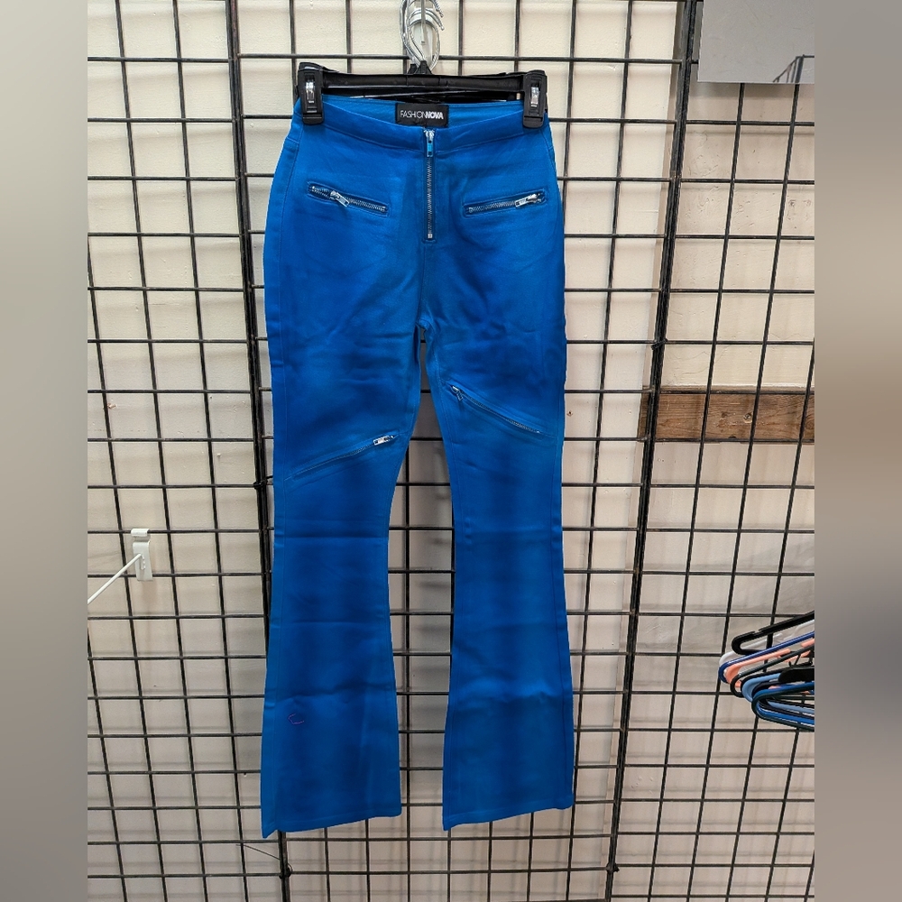 New Women's Size 0 Blue Bell Bottoms